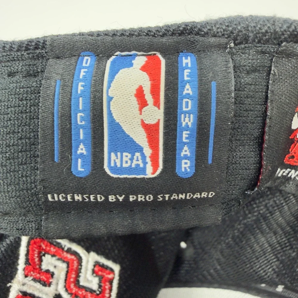 Pro Standard Chicago Bulls Snapback Hat Leather Brim Black Red - Picture 9 of 10